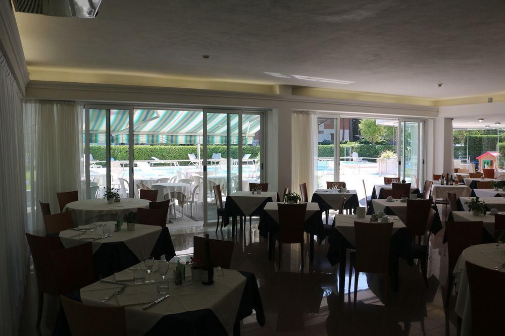 Hotel Smeraldo Lignano Sabbiadoro Eksteriør billede